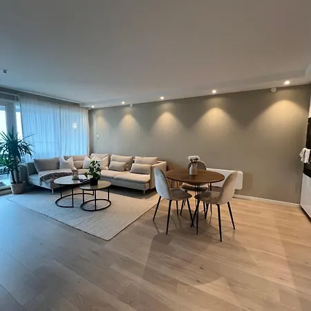 2 Bedroom - Within Walking Distance To Ons 2024