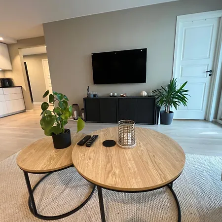 2 Bedroom - Within Walking Distance To Ons 2024